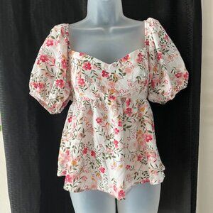 NEW ~ Beautiful Floral Top